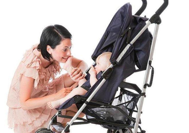 金年会宝宝开始坐婴儿车的正确时间这个月龄的宝宝妈妈要格外注意(图1)